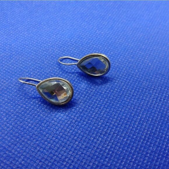 Sea blue crystal clear earrings - Picture 2 of 3